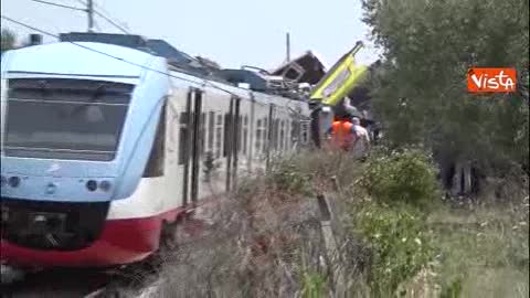 Puglia, scontro frontale tra due treni: tragedia nel tratto con binario unico