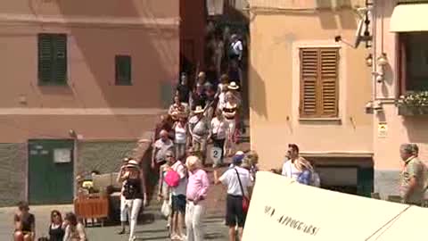 Inchiesta spiagge libere: a Boccadasse niente wc e un piccolo tubo per fare la doccia