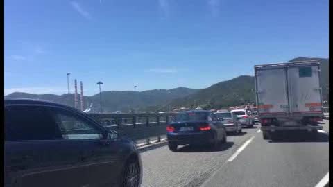 Traffico, giornata di code e rallentamenti per le autostrade liguri