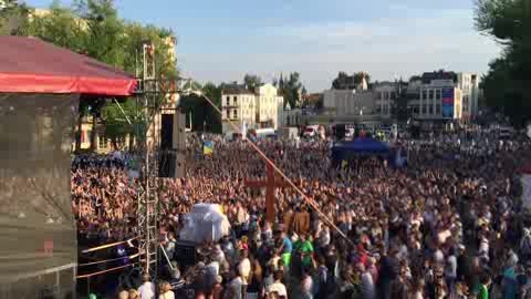 Gmg, canti, balli e preghiere in piazza per il festival dei giovani di Radom