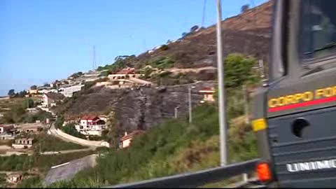 La Liguria flagellata dagli incendi: fiamme a Sanremo, Genova e Bogliasco 