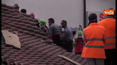 Terremoto in centro Italia, un cadavere estratto dalle macerie ad Amatrice