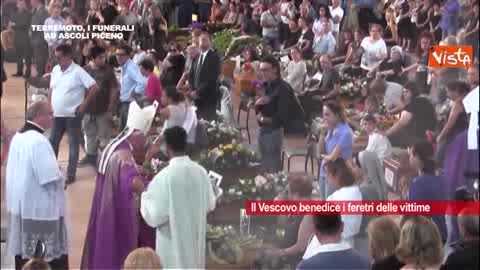 Terremoto, grande commozione per i funerali ad Ascoli: il racconto della giornata