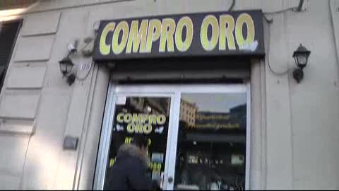 Live on the road a Genova San Martino, la voce dei commercianti: il compro oro