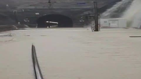 Allerta rossa, allagata la stazione ferroviaria di San Giuseppe di Cairo: le immagini