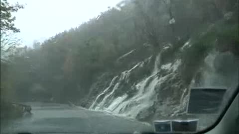 Allerta rossa, la strada verso Calizzano: dalle colline cascate d'acqua