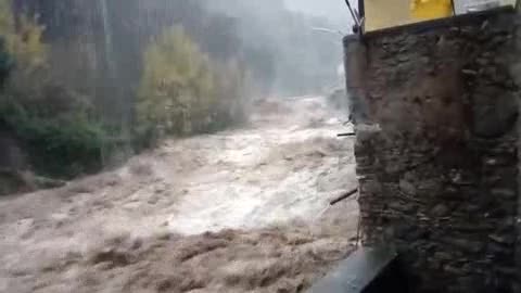 Allerta rossa, la furia dell'acqua a Zuccarello: le immagini di un telespettatore