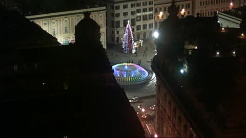 Fontana di piazza De Ferrari a Genova illuminate tutte le sere dalle 18 alle 22, le immagini