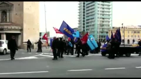 Sciopero Tpl a Savona, il corteo sfila verso la Prefettura