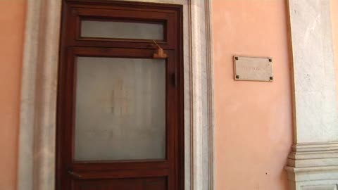 Piazza sale con l’appoggio dei piccoli imprenditori e il rafforzamento a Roma del prof. Taddei	