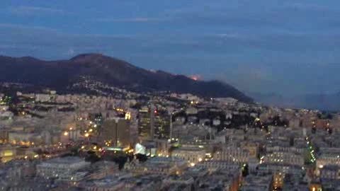 Incendio sopra Nervi e Sant'Ilario, il fronte delle fiamme