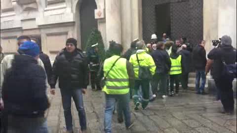 Amiu-Iren, la delegazione dei lavoratori entra a Palazzo Tursi