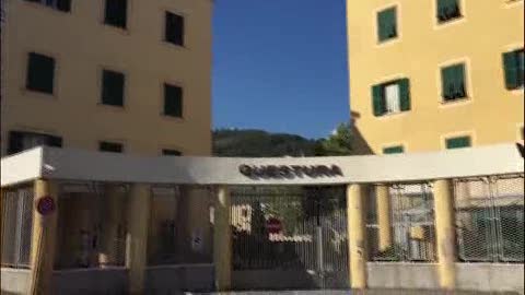 Regali e soldi in cambio di favori: arrestati ispettore e viceprefetto