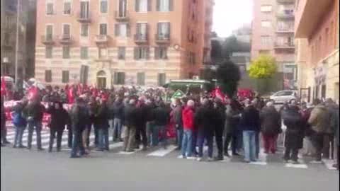 Corteo ultradestra, le immagini del presidio antifascista in piazza Ragazzi del '99