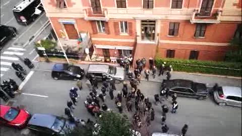 Ultradestre a Genova, le immagini dell'arrivo dei militanti in via Orlando