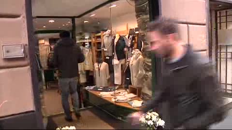 Live on the road a Genova Centro, la voce dei commercianti: l'abbigliamento