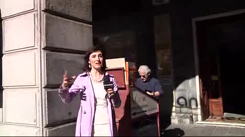 Live on the road a Genova Centro, la voce dei commercianti: il negozio di camicie