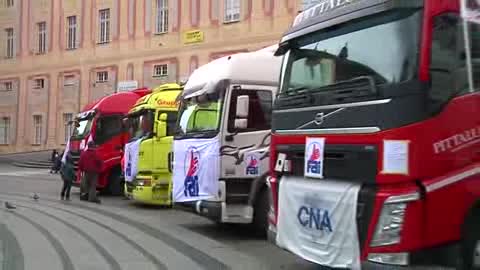 Autotrasporto, anche a Genova la protesta con le motrici in centro città