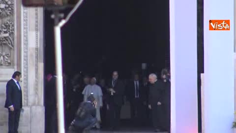 Papa Francesco in piazza Duomo a Milano: 