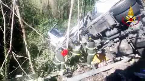 Incidente mortale in A10: le immagini della rimozione dei mezzi (2)