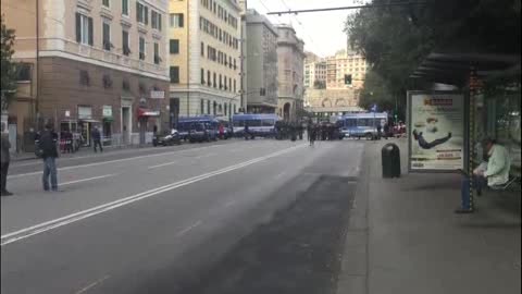 Minniti a Genova, rischio antagonisti: le forze di polizia presidiano la zona