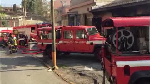 Albaro, incendio nel circolo di via Bosio: giallo sulle porte trovate aperte