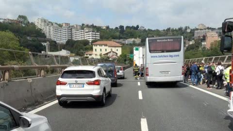 Pasqua con traffico da bollino rosso. Pullman contro camion in A7: feriti