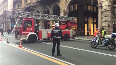 Cadono calcinacci da una palazzina di XX settembre, 30enne colpita alla testa 