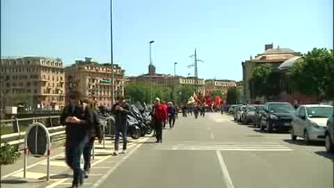 Il corteo dei tifosi del Genoa è arrivato allo stadio Luigi Ferraris: il racconto in diretta