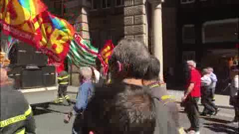 Vigili del fuoco, corteo in centro a Genova: 