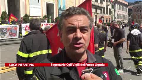 Vigili del fuoco, corteo in centro a Genova. I sindacati chedono 'più uomini e risorse'