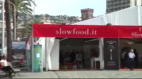 Inaugurato Slow Fish, al Porto Antico si esaltano il pesce e le risorse del mare