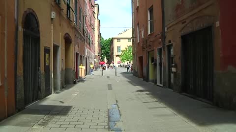 Live on the road a Sestri Ponente, la voce dei commercianti: il negozio di occhiali