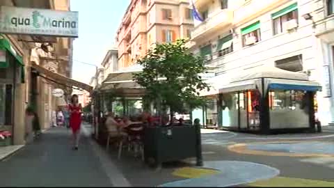 Live on the road in via Fiasella, la voce dei commercianti: negozio abiti per bimbi 