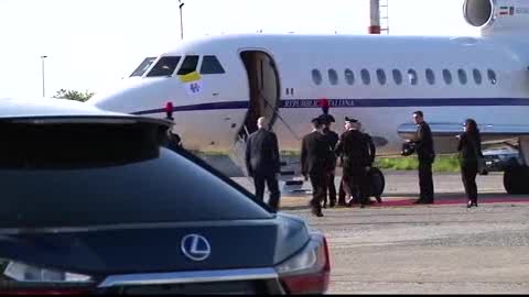 Papa Francesco a Genova, l'arrivo del Pontefice in aeroporto