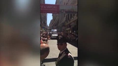 Papa Francesco a Genova, i vostri video: il Pontefice in via San Lorenzo