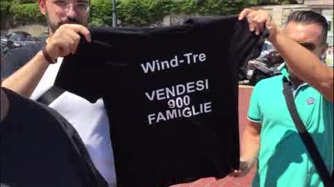 Call center Wind-Tre, a Genova 200 posti a rischio: la protesta dei lavoratori