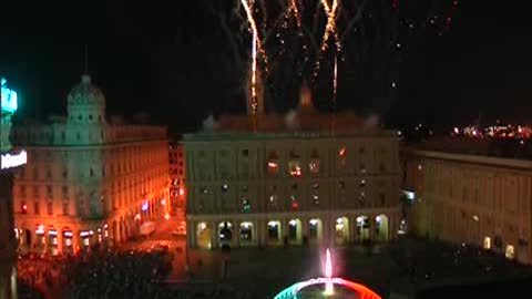 Musica e fuochi illuminano il 2 giugno:  piazza De Ferrari gremita per la festa