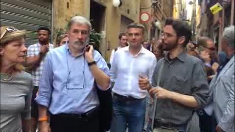 Una piazzetta simbolo di Genova nel degrado, Bucci: 