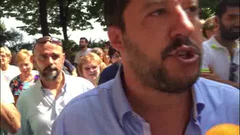 Salvini nelle case popolari di San Teodoro: 