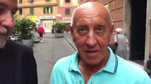 Comunali, una giornata con Bucci: le lamentele dei cittadini in centro