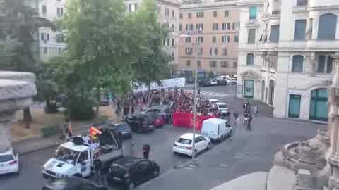 Corteo antifascista da piazza Alimonda verso De Ferrari, l'arrivo in corso Buenos Aires