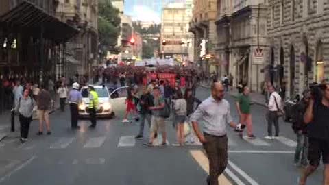 Corteo antifascista da piazza Alimonda a De Ferrari, l'arrivo in via XX settembre