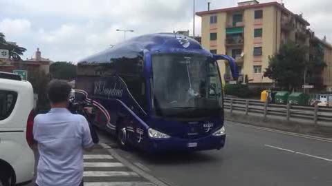 Sampdoria, inizia il ritiro: il bus parte per Ponte di Legno