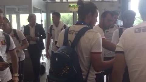 Il Genoa in partenza per il ritiro all'Aeroporto Colombo (2)