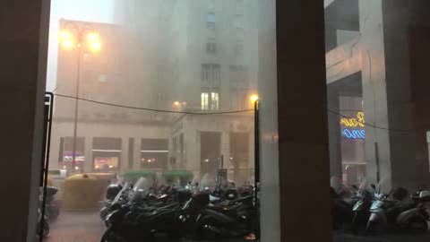 Tempesta di scirocco su Genova: il nubrifragio in centro