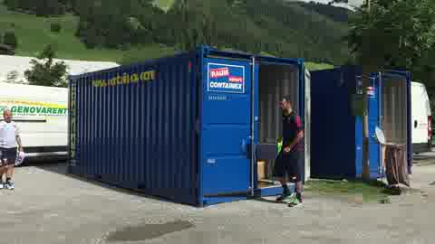 Genoa, l'arrivo dei giocatori al campo di allenamento a Neustift 