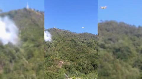 Incendio in Val di Vara, le immagini dell'elicottero e del canadair in azione