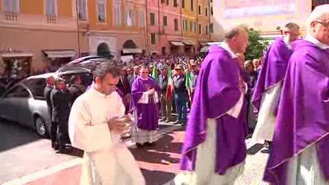 A Imperia l'addio a Carlo Carli: il funerale del patron dell'olio 