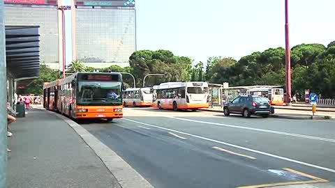 Escalation di aggressioni sui bus Amt, il Comune valuta telecamere e Daspo